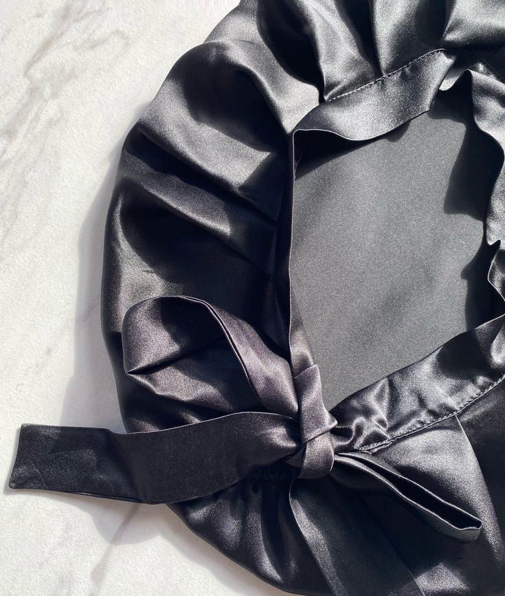 Bonnet en satin de soie