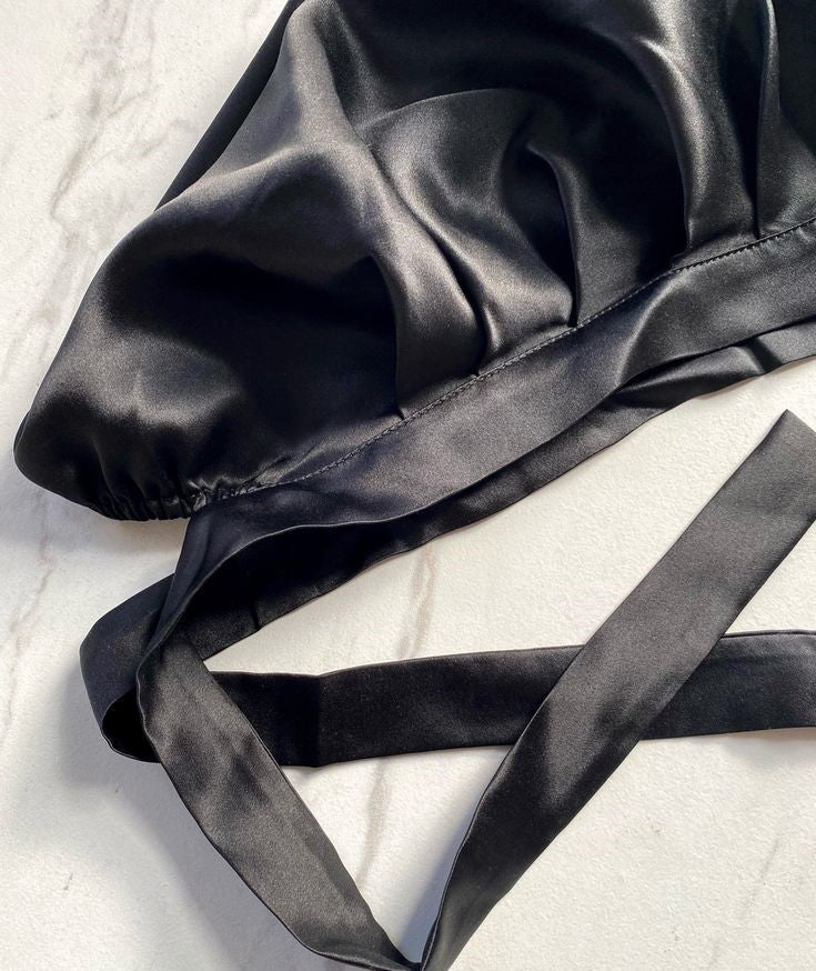 Bonnet en satin de soie