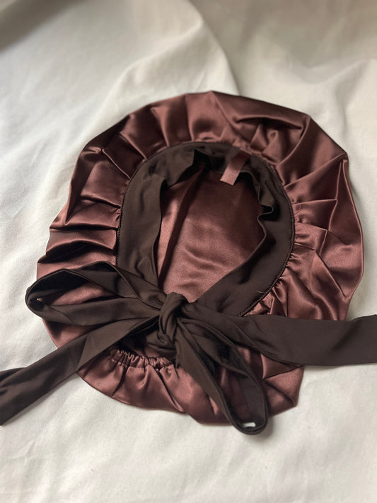 Bonnet en satin de soie chocolat